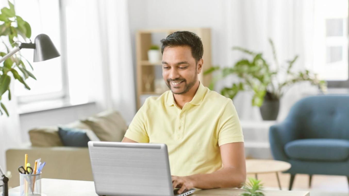 Studenti che avanzano nel percorso di competenze SEO sulla piattaforma